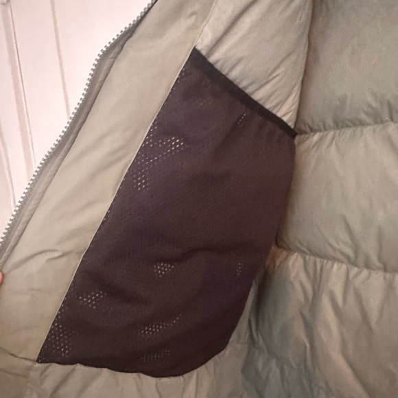 “SOLD”Supreme water proof coat. - Picture 8 of 14